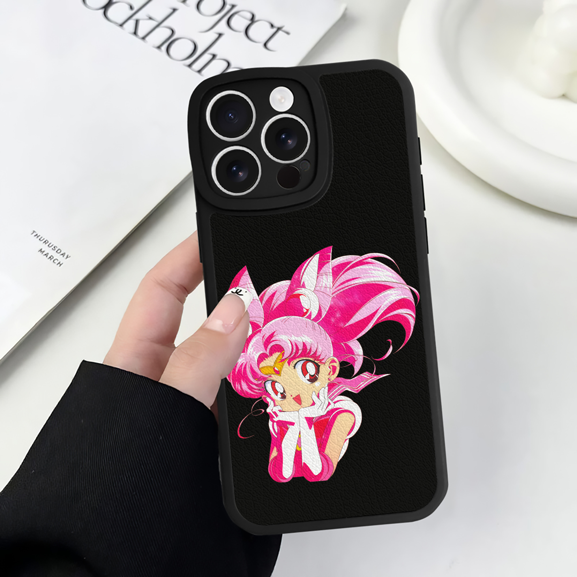 （画像用） 美少女戦士セーラームーン ちびうさ Sailor Moon Chibiusa Tsukino Usagi Small Lady Serenity 【iPhone 16シリーズ対応】シリコンスマホケース（レザー調） 材質：シリコン